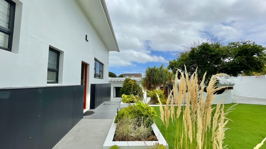 5 Bedroom Property for Sale in Gansbaai Central Western Cape